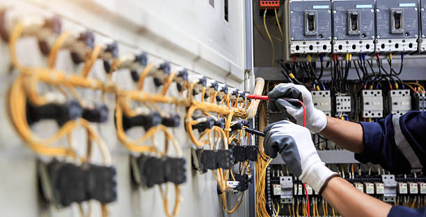 Professional Electrician technician working in Hebron, NE